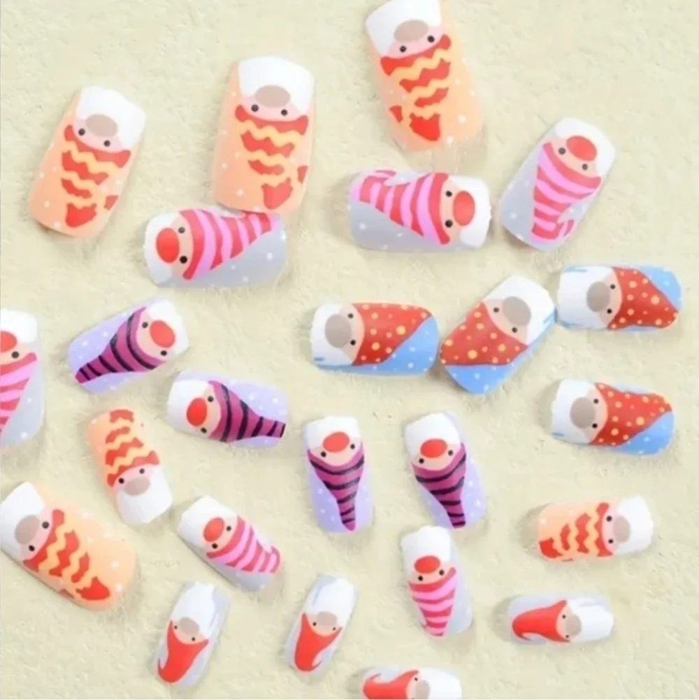 24 Pieces Fake press on nails